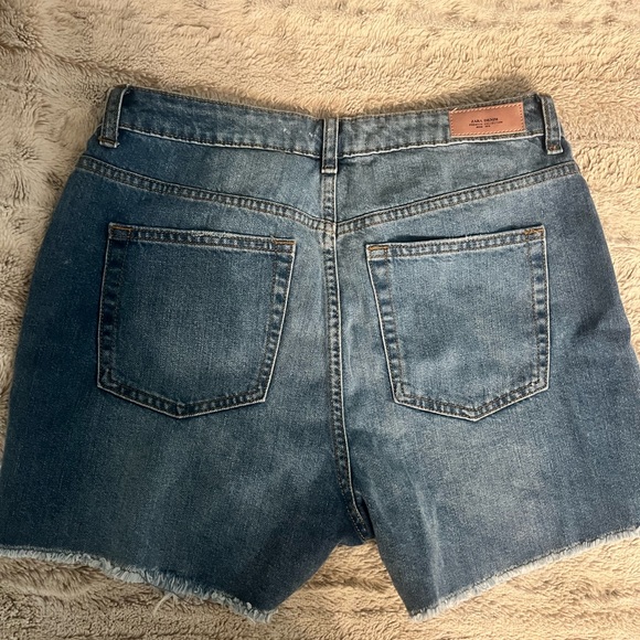 Zara Jean Shorts - Picture 2 of 3